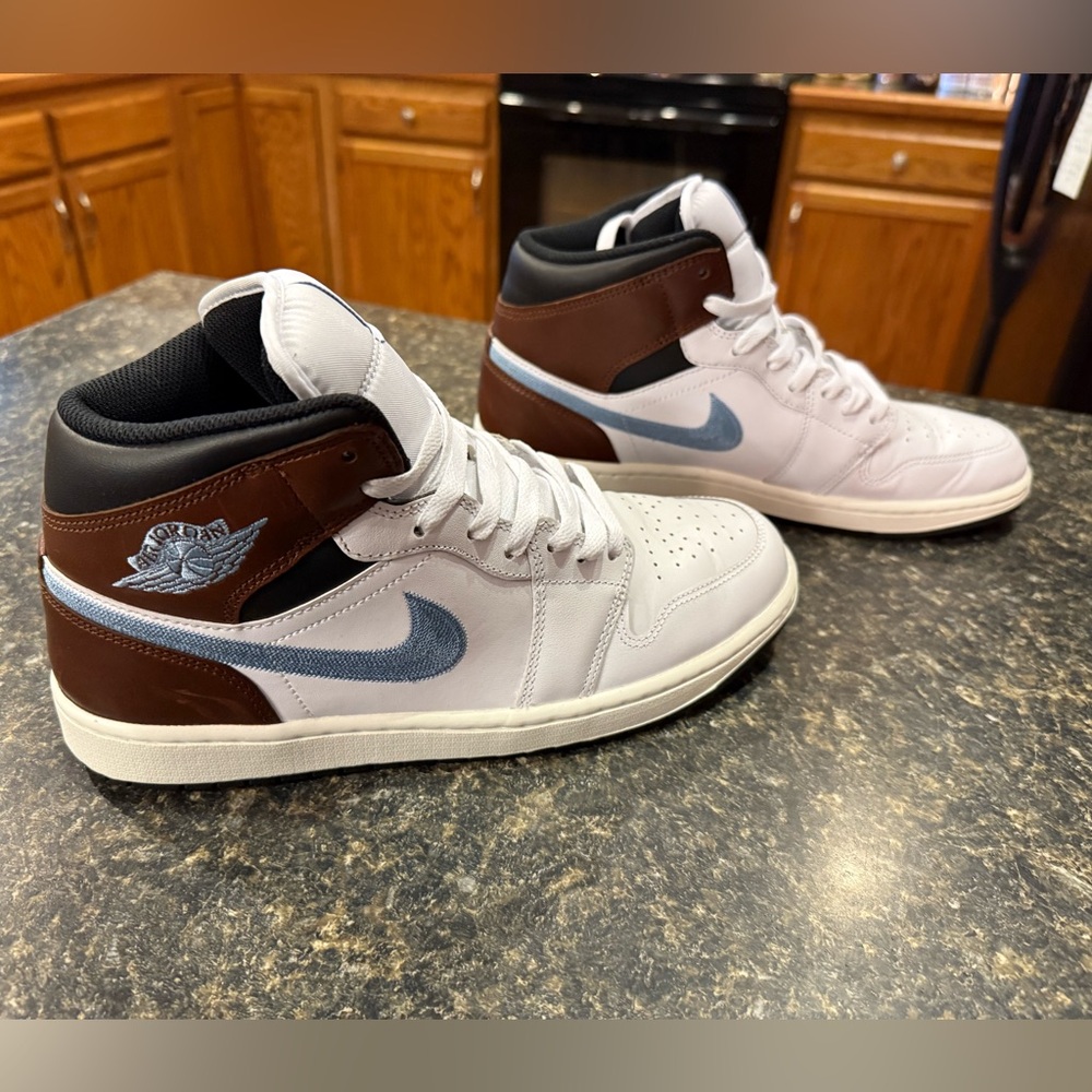 Nike, Jordan 1 Mid Blue/Brown Men’s Size 10 Like New